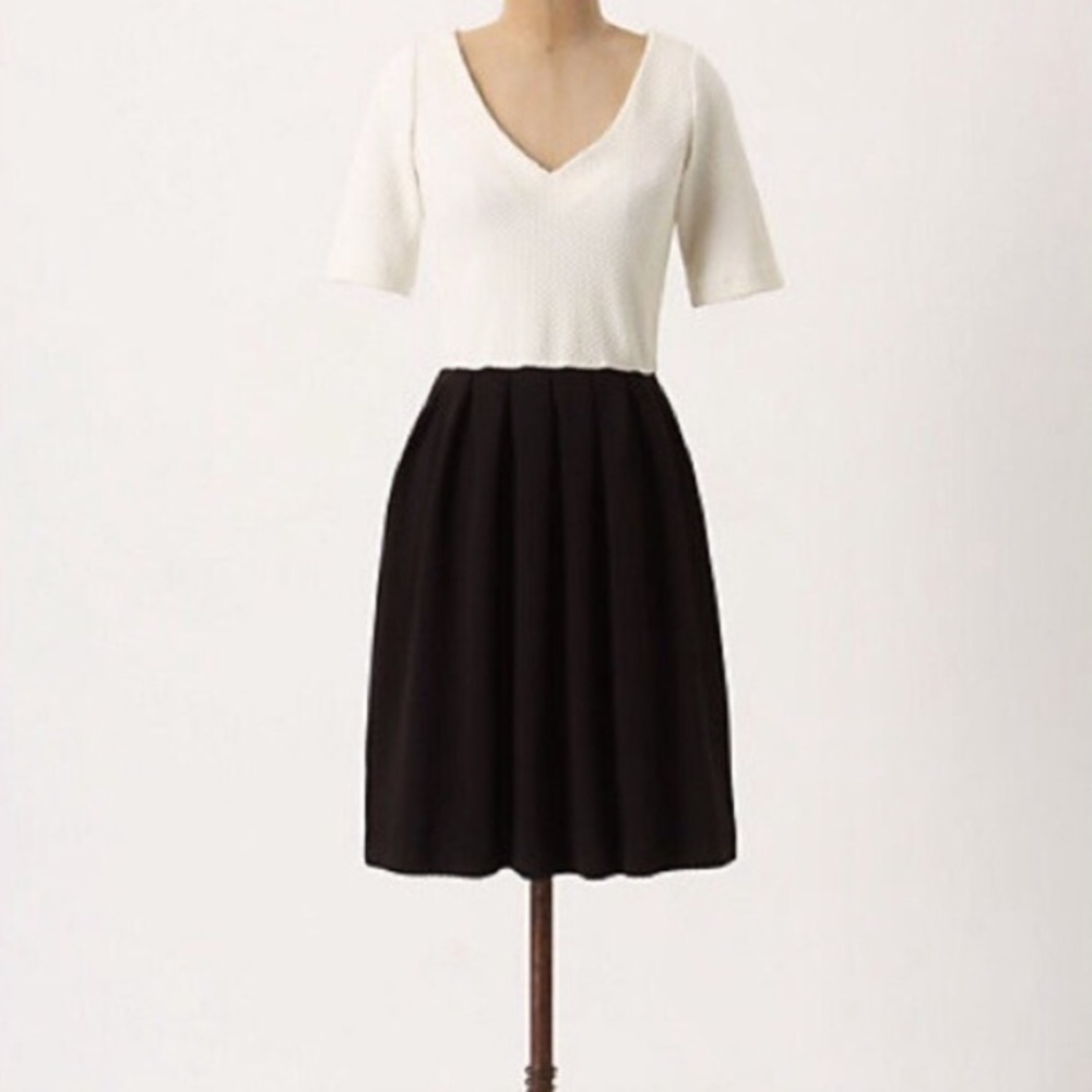 ANTHRO Gianni V-neck black and white classic dress